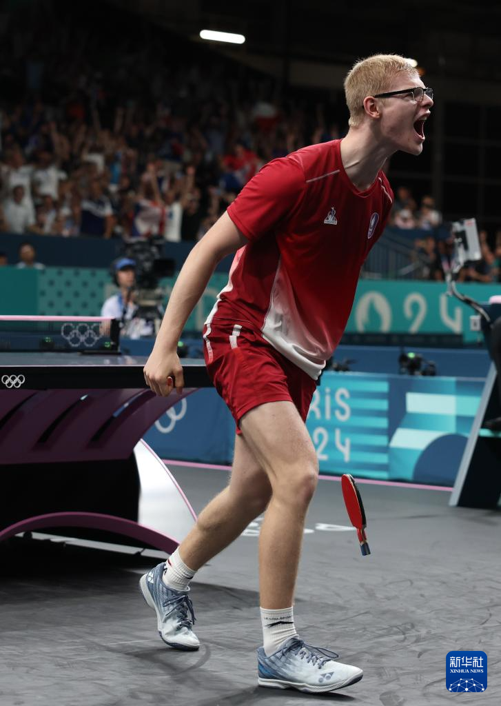 依然保持自 依然保持自