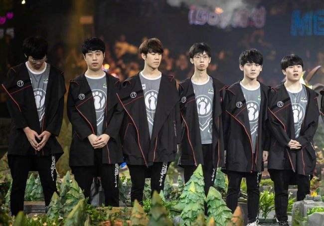 由吉尔伯特 由吉尔伯特